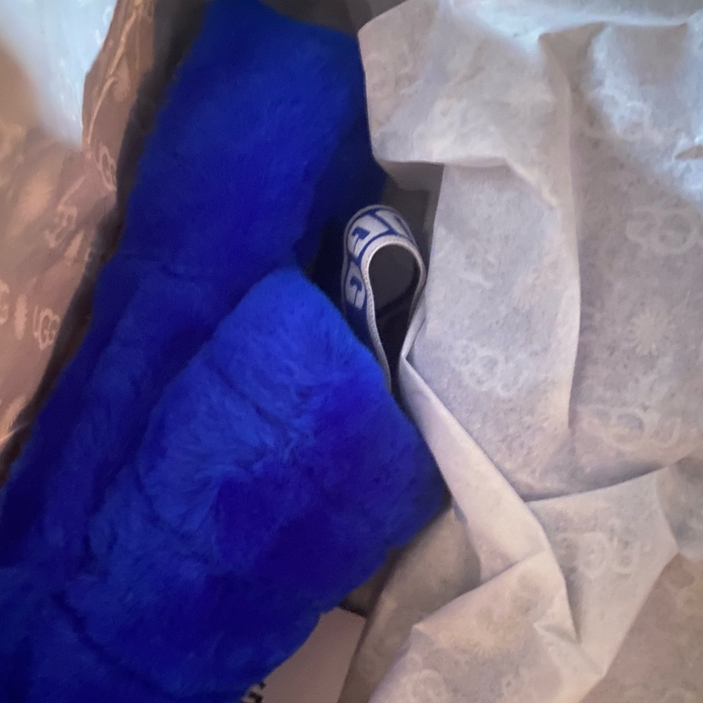 Prettiest blue fluff yeah slide😍